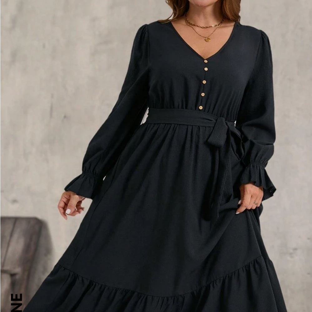 SHEIN Curve Dress 
Black 
1X size 16
